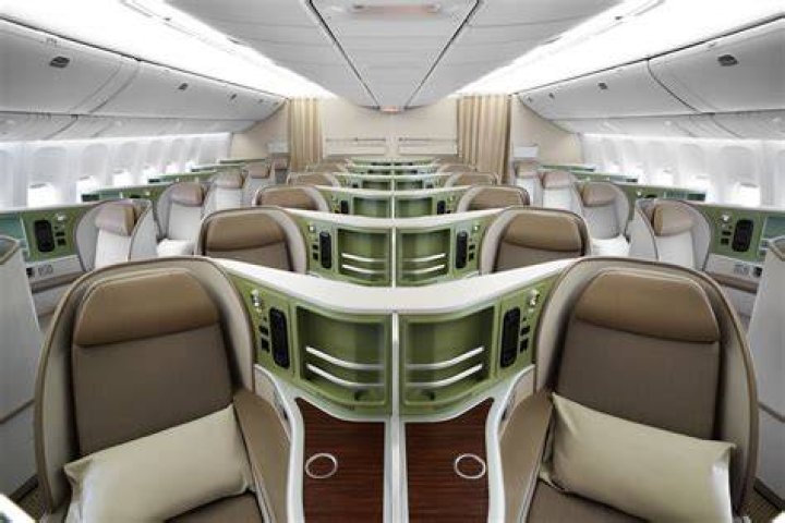 Does EVA Air have business class