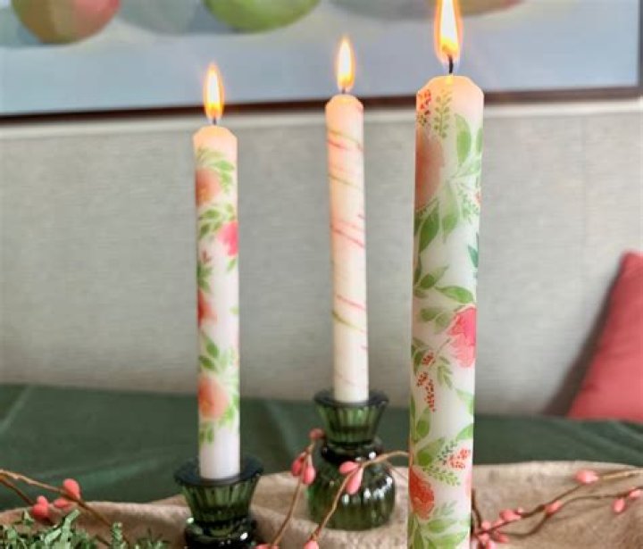 How do you decorate tealight candles