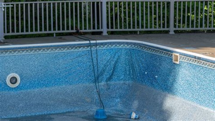 How do you fix a wrinkled pool liner
