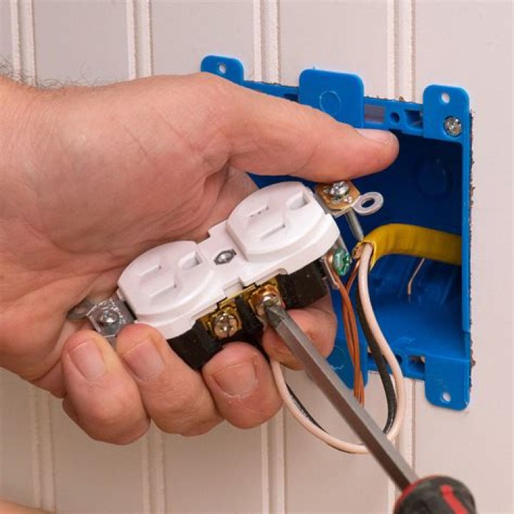 How do you fix an open ground outlet