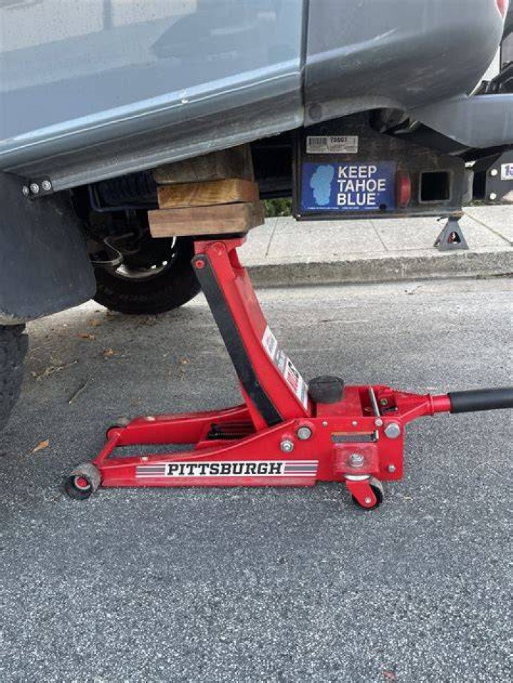 How do you install a pump jack brace