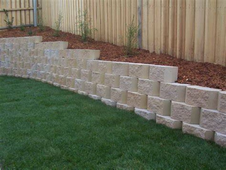 How much do brick retaining walls cost