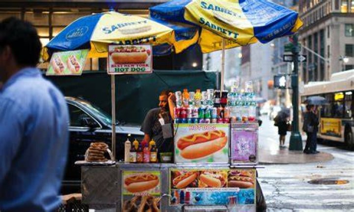 How much does a NYC street vendor make