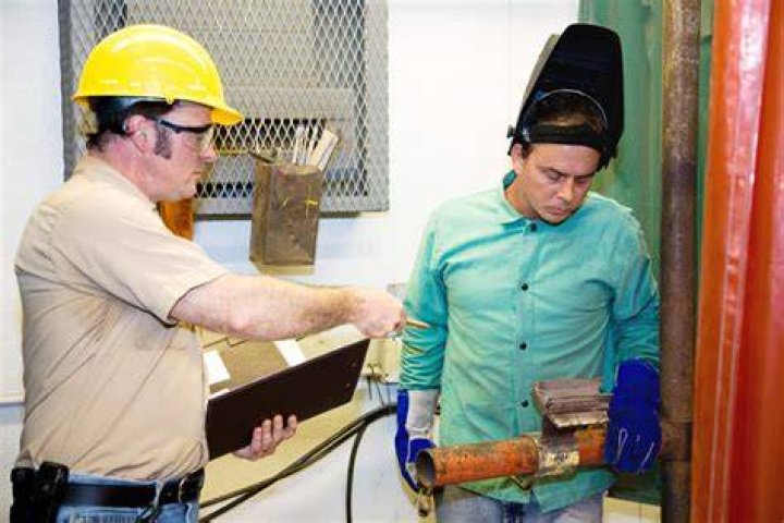 How much does a welding inspector make